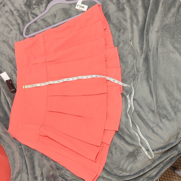 NWT Torrid Coral Pleated Mini Skirt Size 20 - Picture 2 of 4